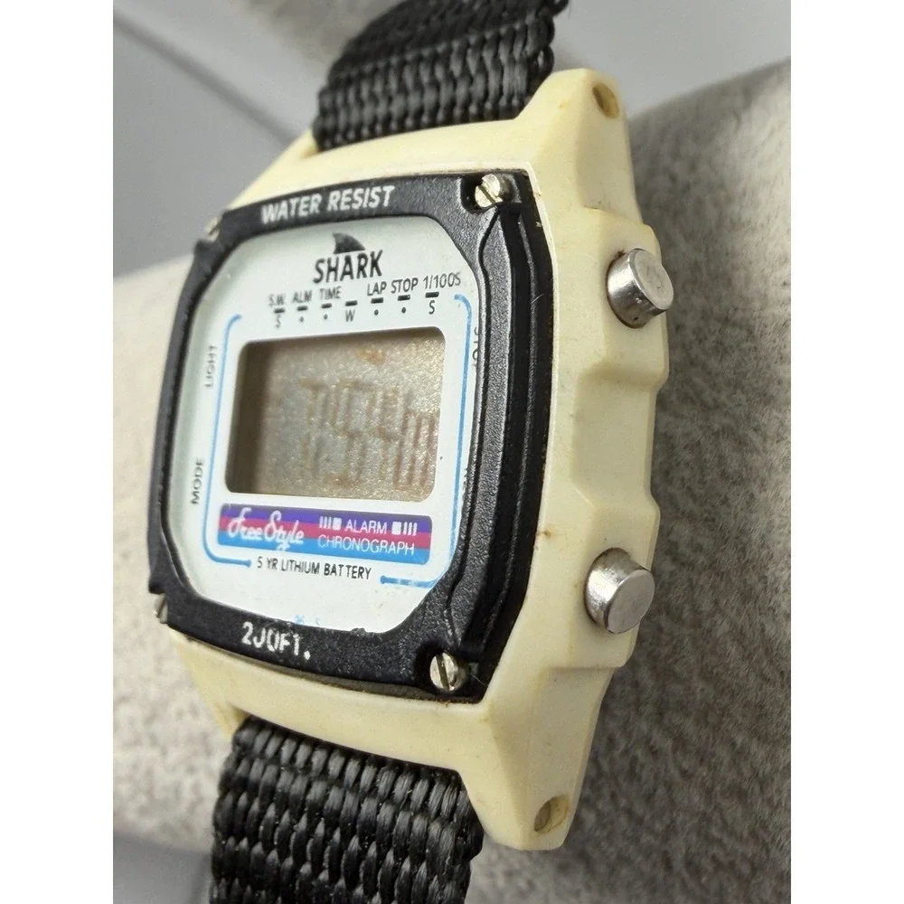 Freestyle Shark Vintage Ladies Watch New Battery 29MM 7